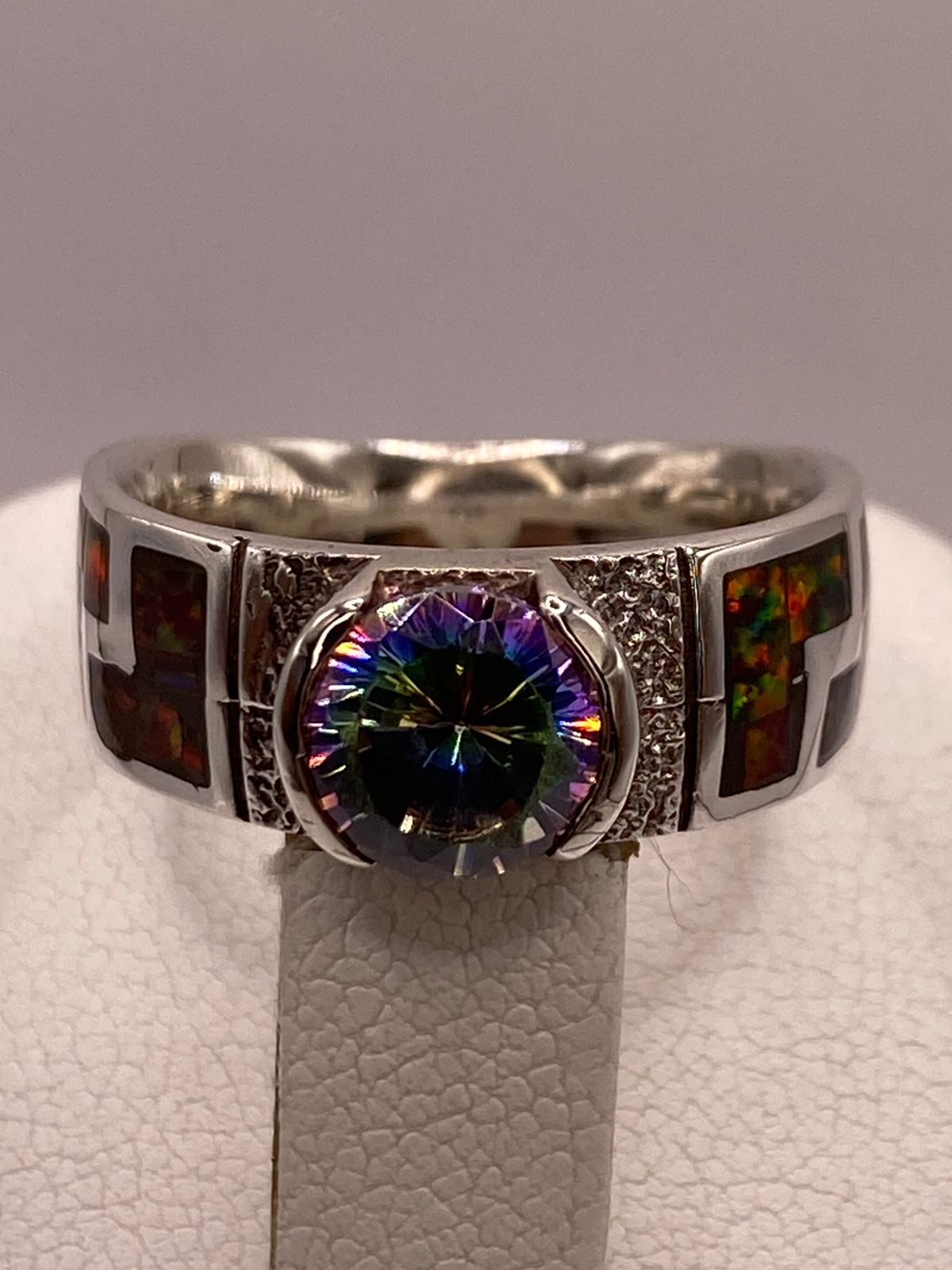 Anillo Greca de Plata Ley 950 con Ópalo de Fuego y Zirconia, vista superior
