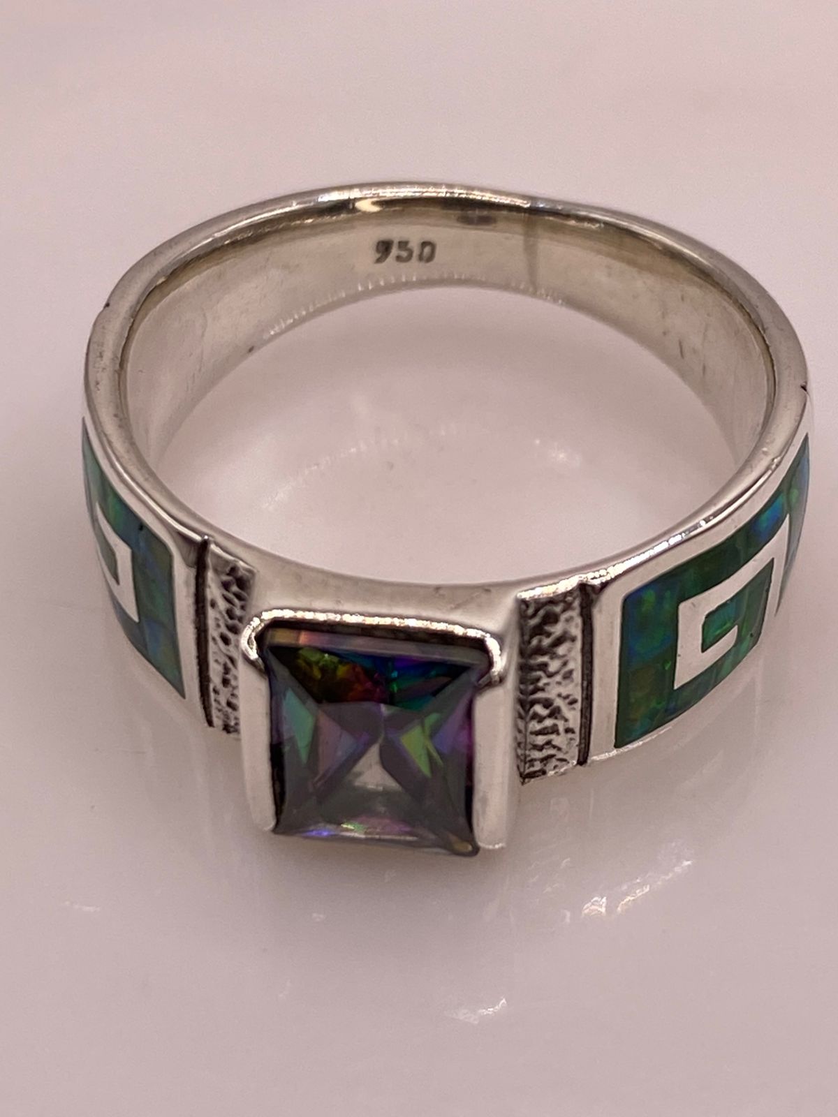 Anillo Greca de Plata Ley 950 con Ópalo de Fuego y Zirconia, sello de autenticidad Plata Ley .925
