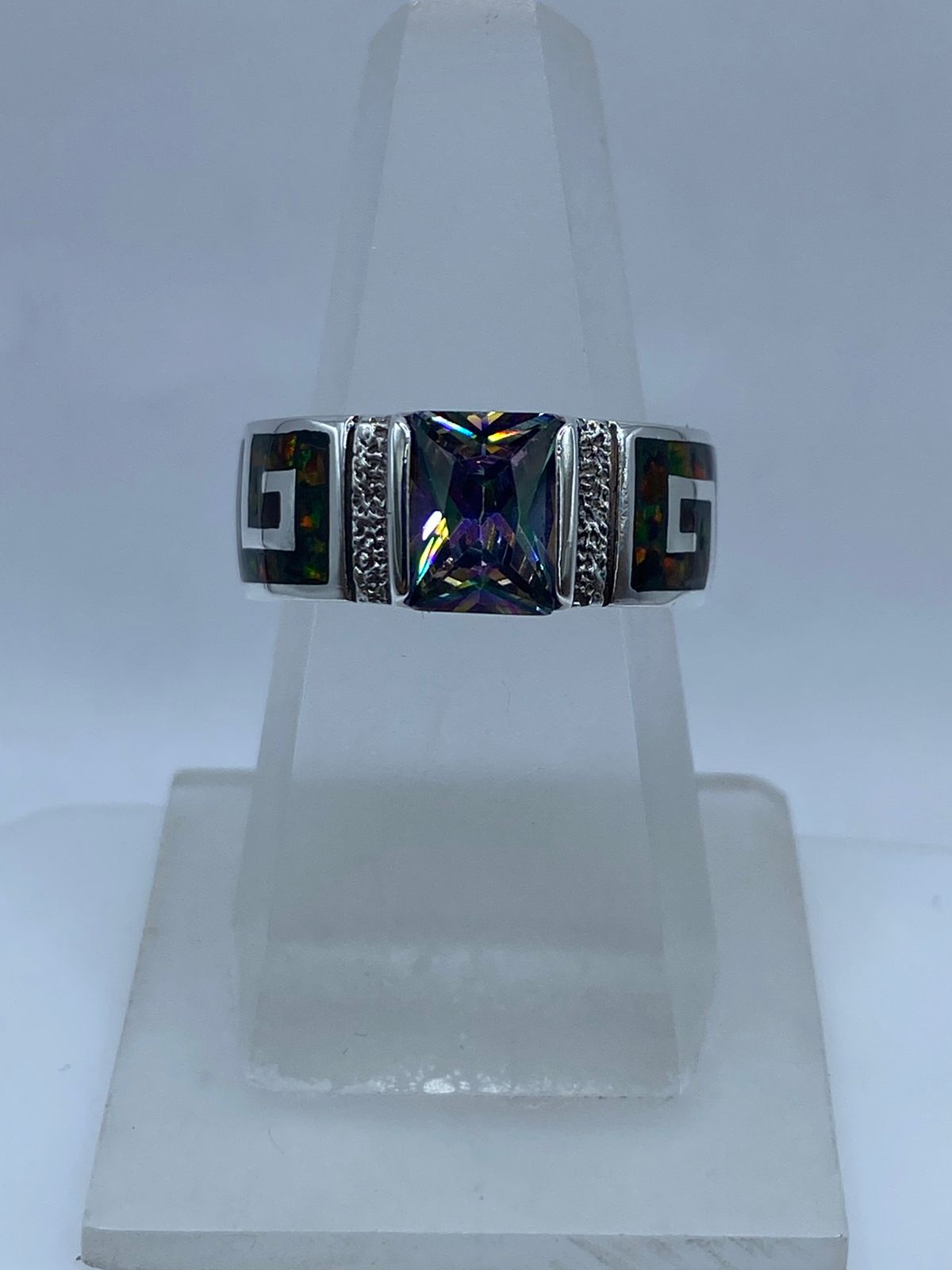 Anillo Greca de Plata .950 con Ópalo de Fuego y Zircona Multicolor, vista lateral