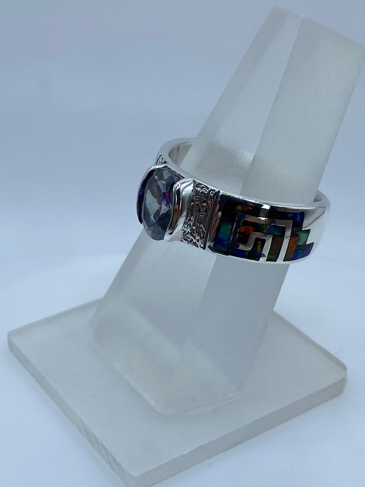 Anillo Greca de Plata .950 con Ópalo de Fuego y Zirconia, vista frontal