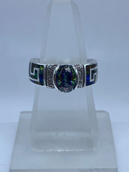 Anillo Greca de Plata .950 con Ópalo de Fuego y Zirconia, vista de detalle