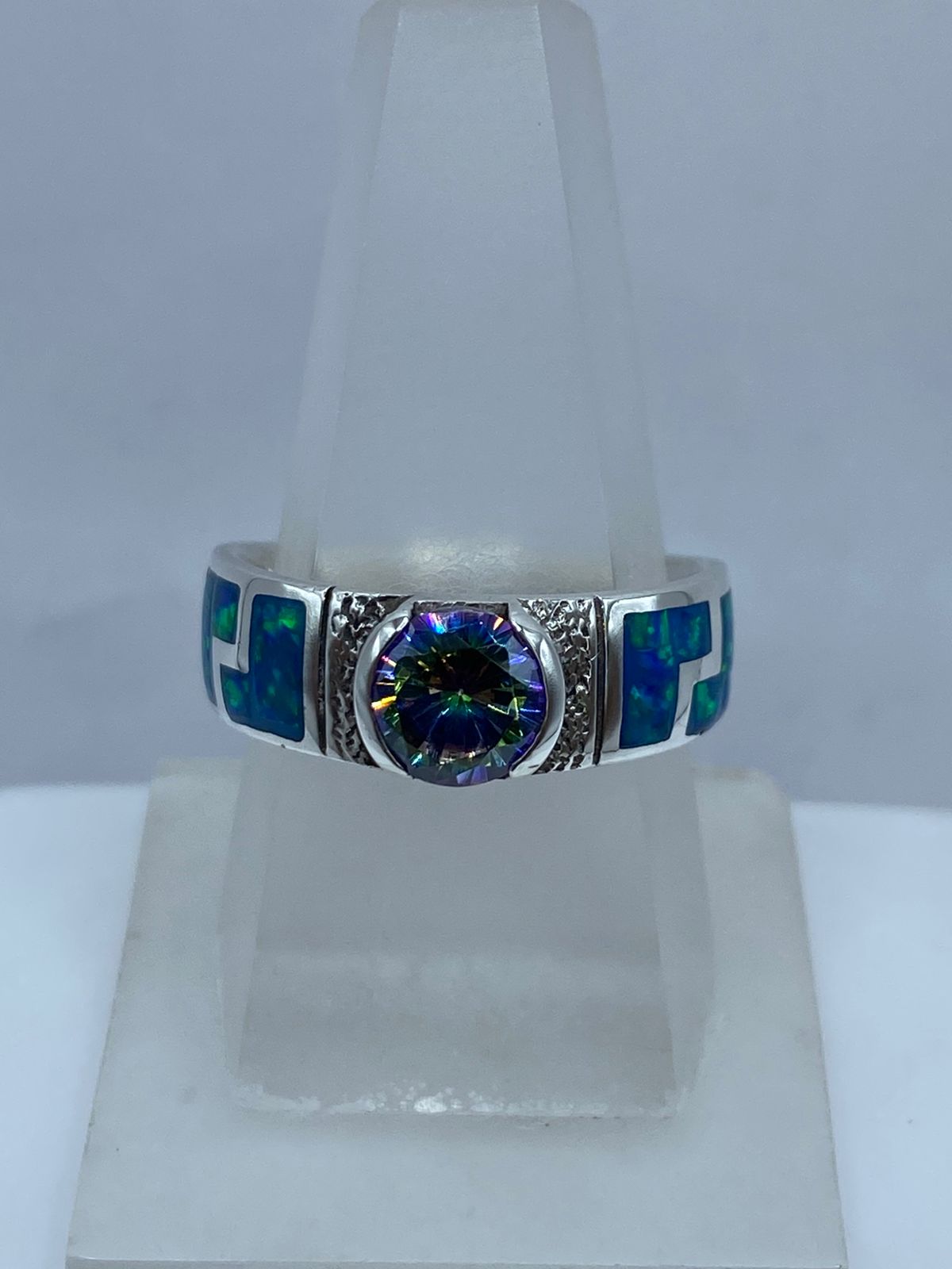 Anillo Greca de Plata .950 con Ópalo de Fuego y Zirconia, vista lateral