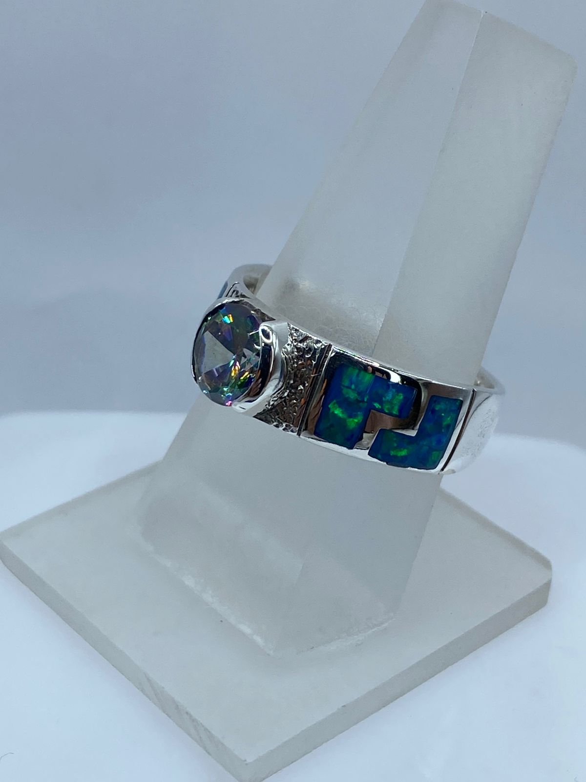 Anillo Greca de Plata .950 con Ópalo de Fuego y Zirconia, vista frontal