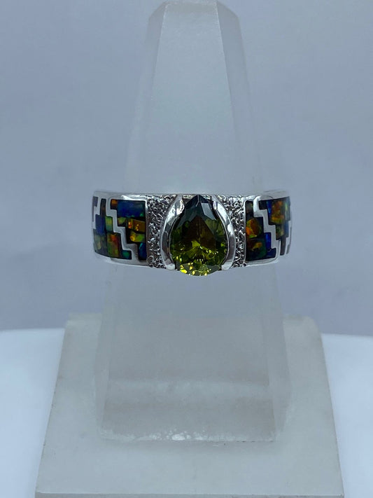 Anillo Greca de Plata .950 con Ópalo de Fuego y Zirconia — ángulo diagonal