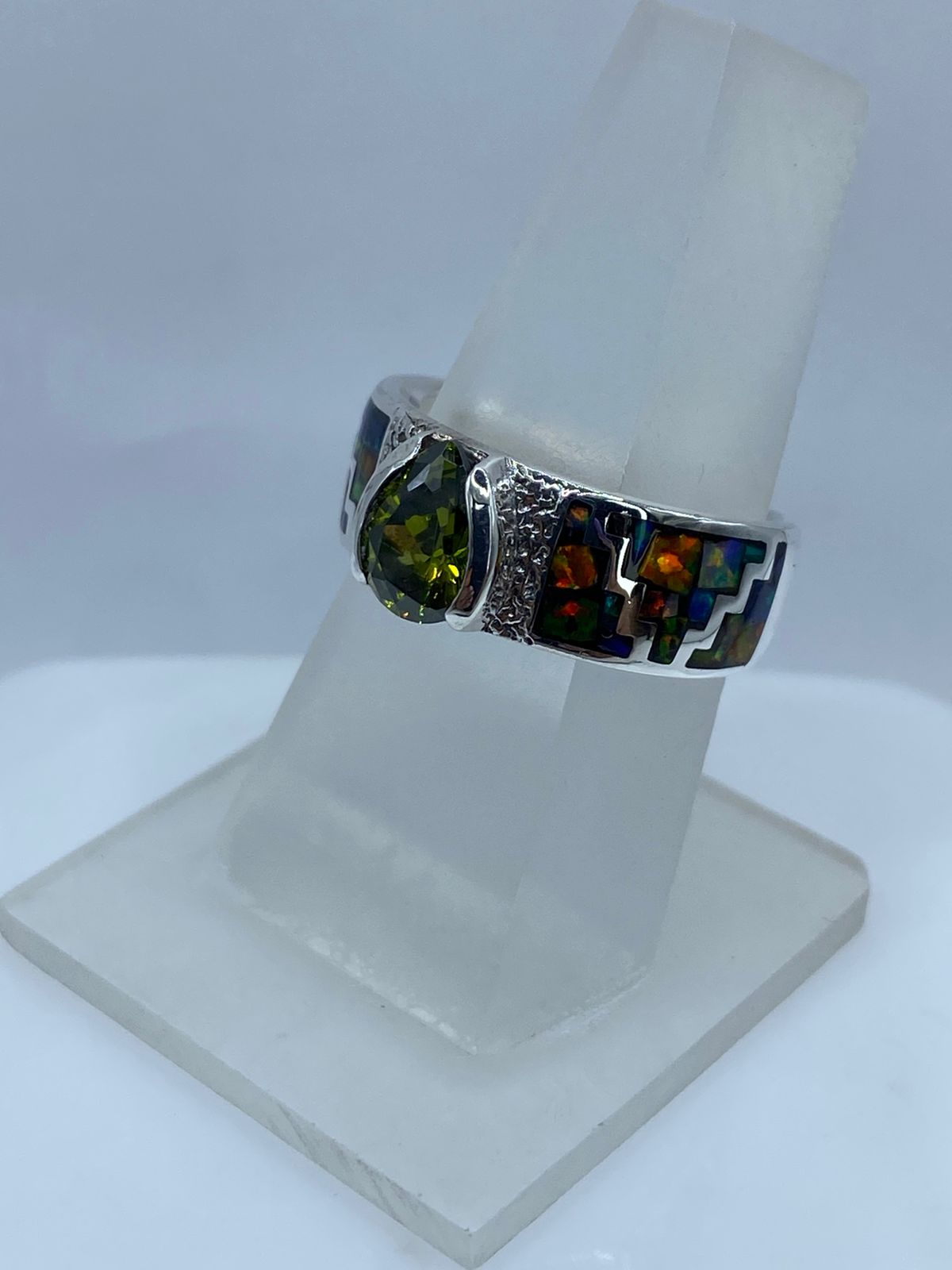 Anillo Greca de Plata .950 con Ópalo de Fuego y Zirconia, vista frontal