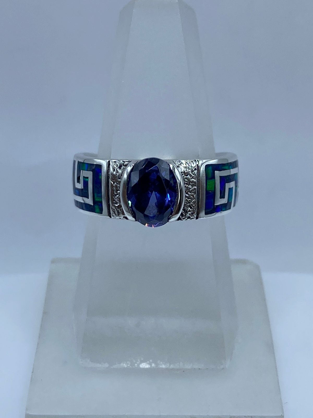 Anillo Greca de Plata .950 con Ópalo de Fuego y Zirconia Azul, vista lateral