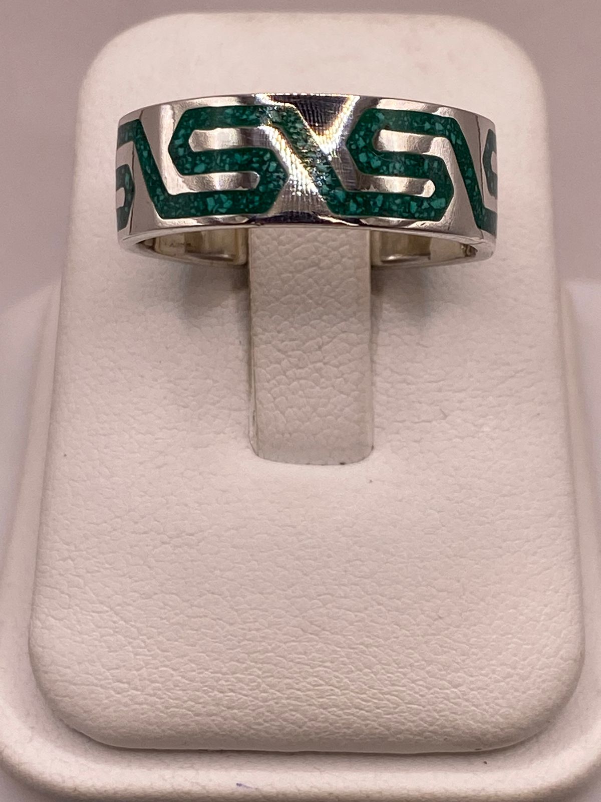 Anillo Greca Verde de Plata .925 con Incustracion Verde, vista de detalle