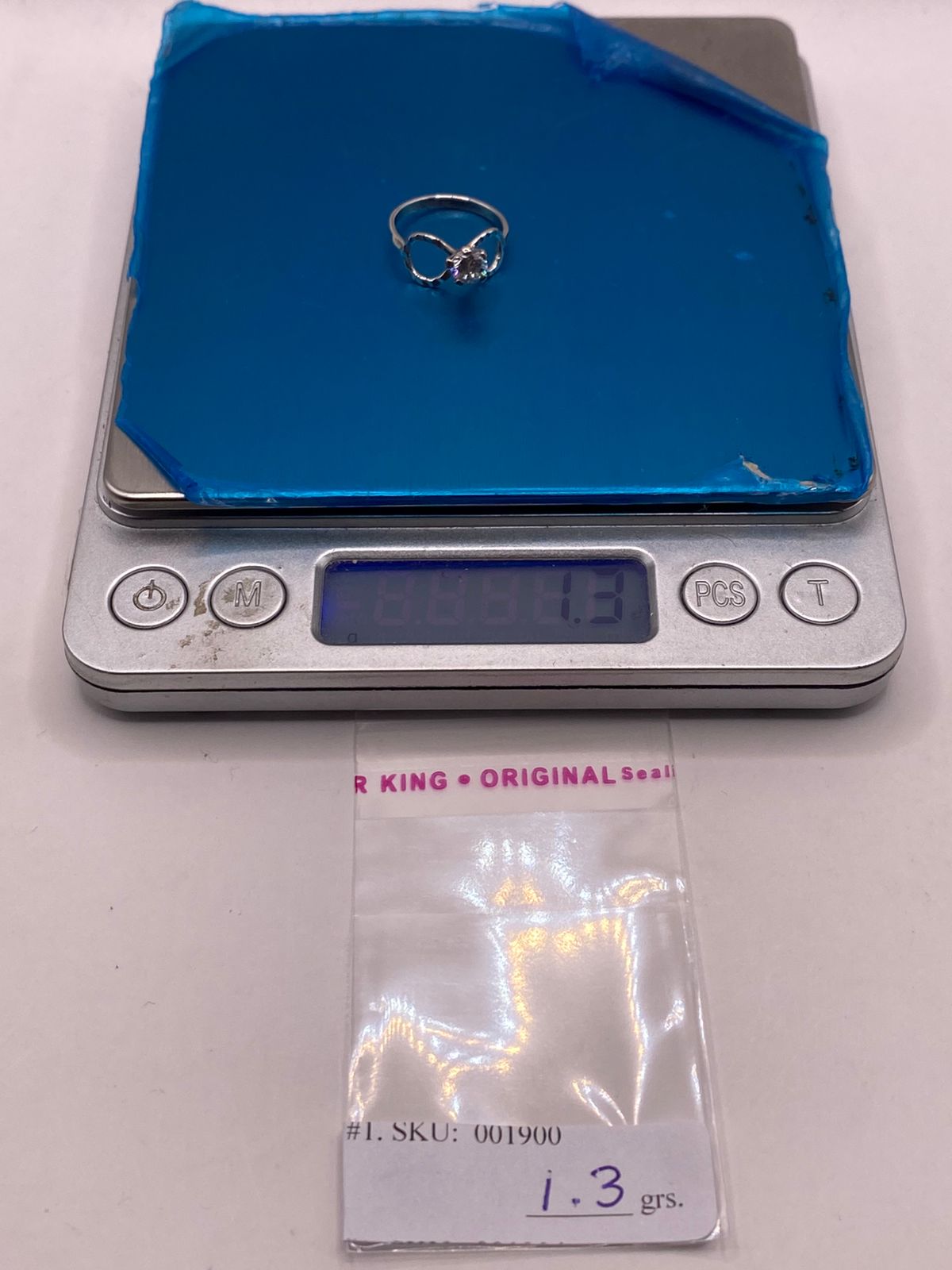 Anillo Infinito con Zirconia Brillante en Plata Ley 925, peso en gramos (báscula)