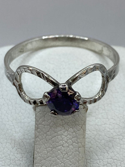 Anillo Infinito con Zirconia Morada en Plata 925, sello de autenticidad Plata Ley .925