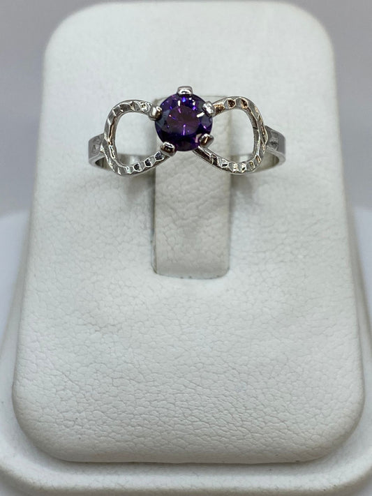 Anillo Infinito con Zirconia Morada en Plata 925 — detalle de acabado