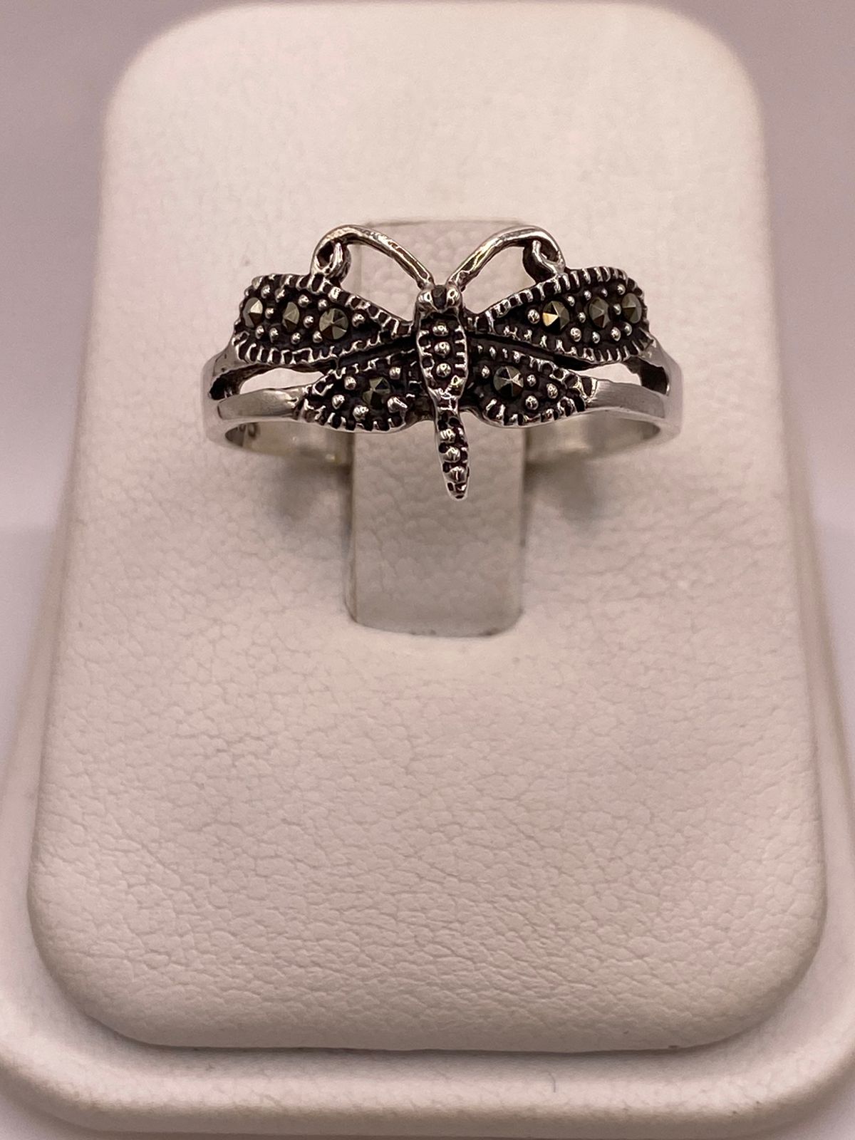 Anillo Libélula Vintage con Marquesitas en Plata Ley 925 — ángulo diagonal