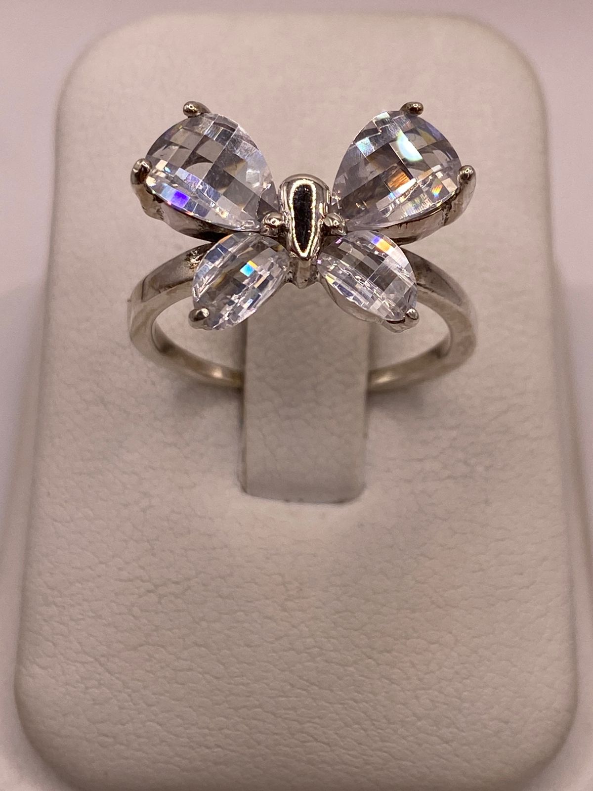 Anillo Mariposa Brillante con Zirconias en Plata Ley 925, vista de detalle
