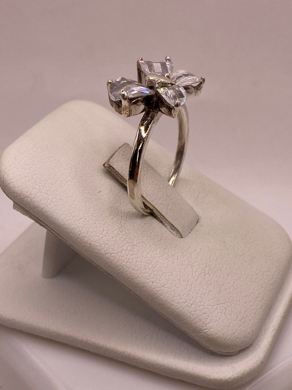 Anillo Mariposa Brillante con Zirconias en Plata Ley 925, vista lateral