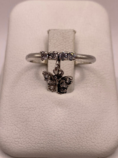 Anillo de Mariposa Colgante con Zirconias Blancas en Plata Ley 925 en báscula mostrando peso