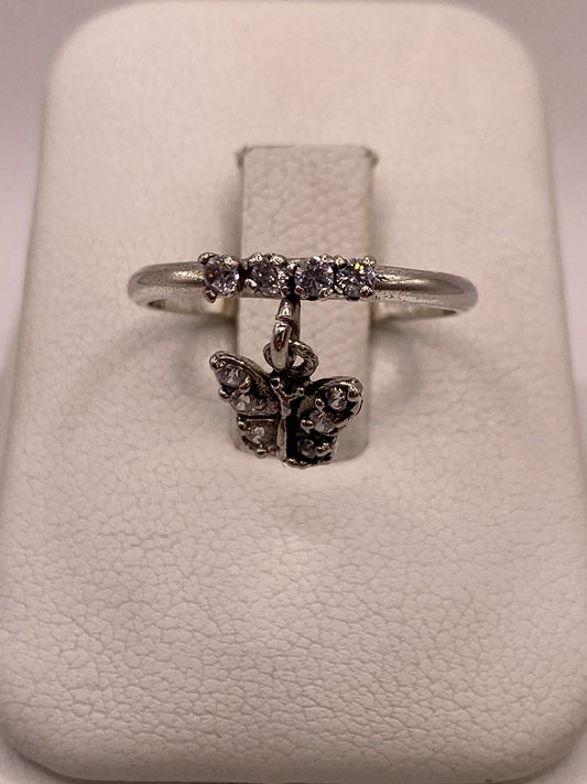 Anillo de Mariposa Colgante con Zirconias Blancas en Plata Ley 925 en báscula mostrando peso
