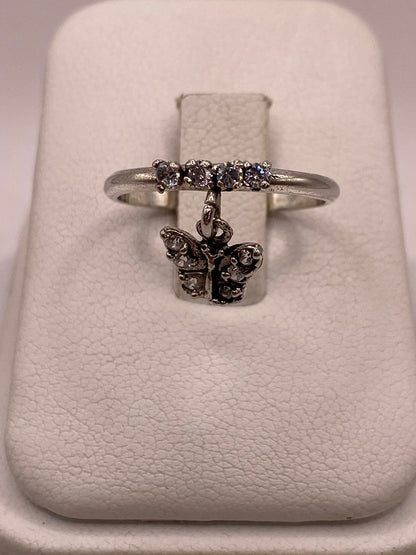 Anillo de Mariposa Colgante con Zirconias Blancas en Plata Ley 925, vista de detalle