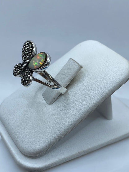 Anillo Mariposa de Plata Ley 925 con Ópalo de Fuego y Marquesita, vista frontal