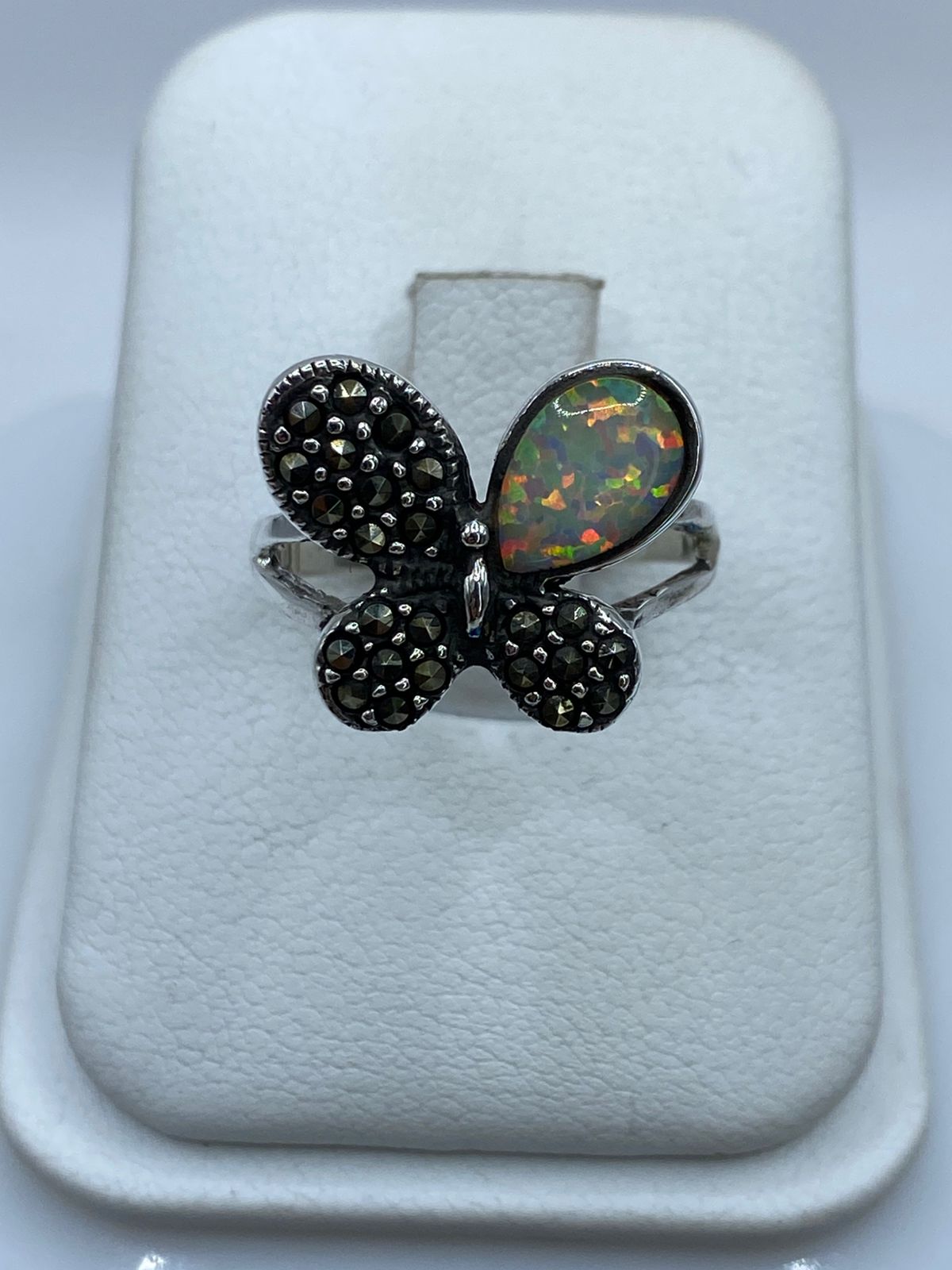 Anillo Mariposa de Plata Ley 925 con Ópalo de Fuego y Marquesita, vista lateral