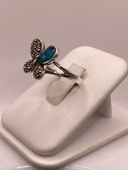 Anillo Mariposa de Plata Ley 925 con Ópalo de Fuego y Marquesitas, vista lateral