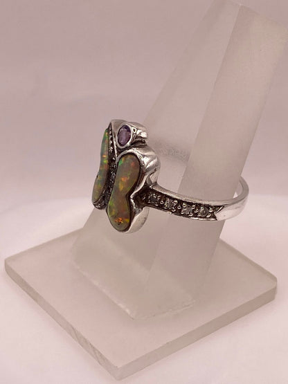 Anillo Mariposa de Plata Ley 925 con Ópalo de Fuego, Zirconias y Detalle Violeta, vista frontal