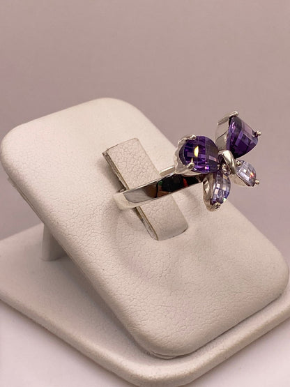 Anillo Mariposa con Zirconias Moradas en Plata Ley 925, vista lateral