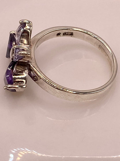 Anillo Mariposa con Zirconias Moradas en Plata Ley 925, sello de autenticidad Plata Ley .925