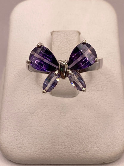 Anillo Mariposa con Zirconias Moradas en Plata Ley 925 — detalle de acabado