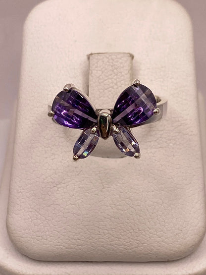 Anillo Mariposa con Zirconias Moradas en Plata Ley 925, vista frontal
