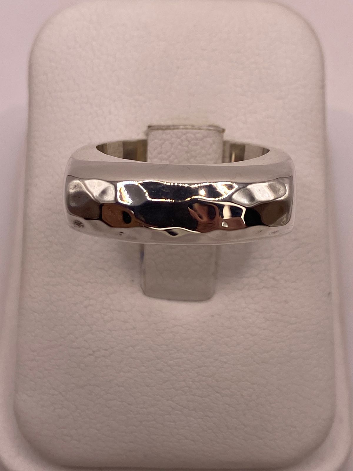 Anillo Martillado de Plata Ley 925, vista frontal