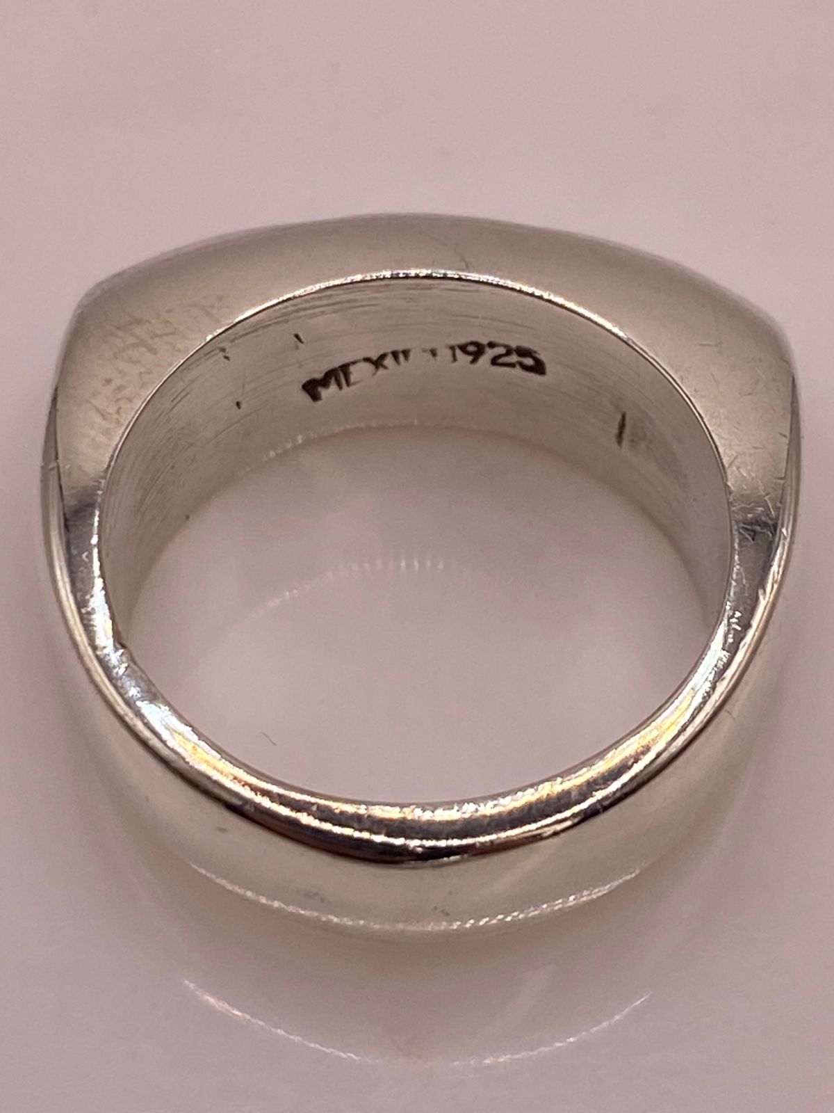 Anillo Martillado de Plata Ley 925, sello de autenticidad Plata Ley .925