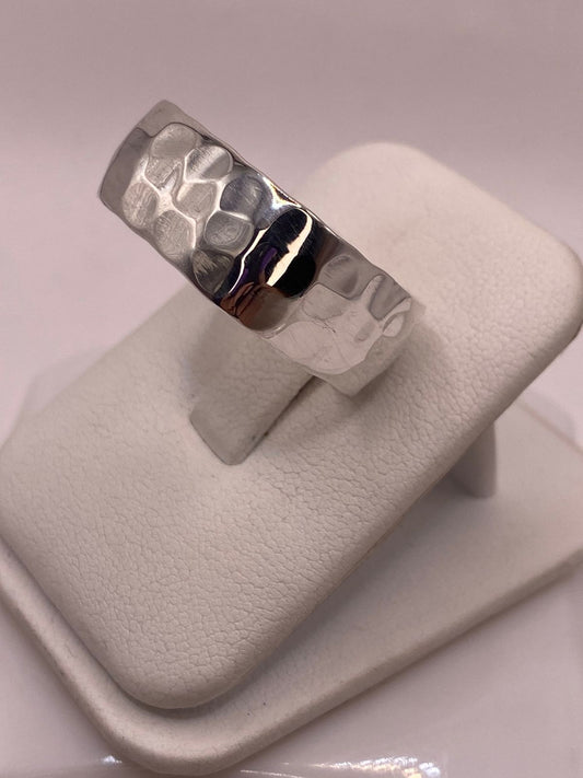Anillo Martillado de Plata Ley 925 Diseño Minimalista, vista frontal