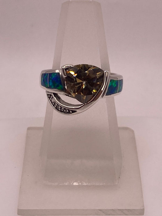 Anillo Moderno Ópalo Azul & Zirconia Trillion Cuarzo Ahumado Plata 925 — ángulo diagonal