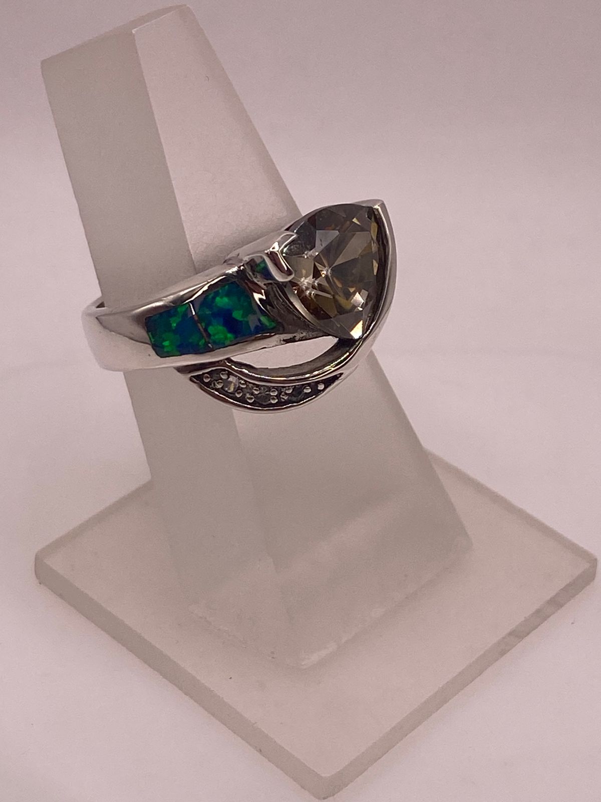 Anillo Moderno Ópalo Azul & Zirconia Trillion Cuarzo Ahumado Plata 925, vista frontal