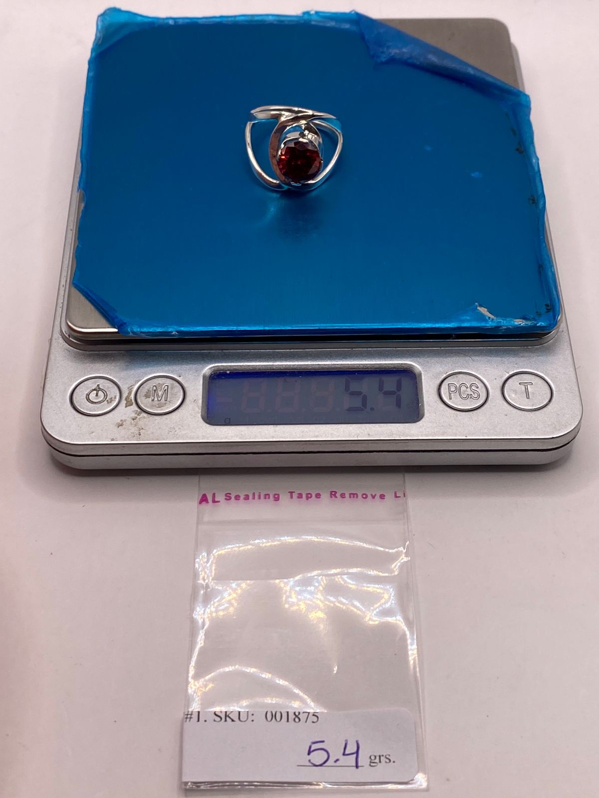 Anillo Moderno con Piedra Roja en Plata 925, peso en gramos (báscula)