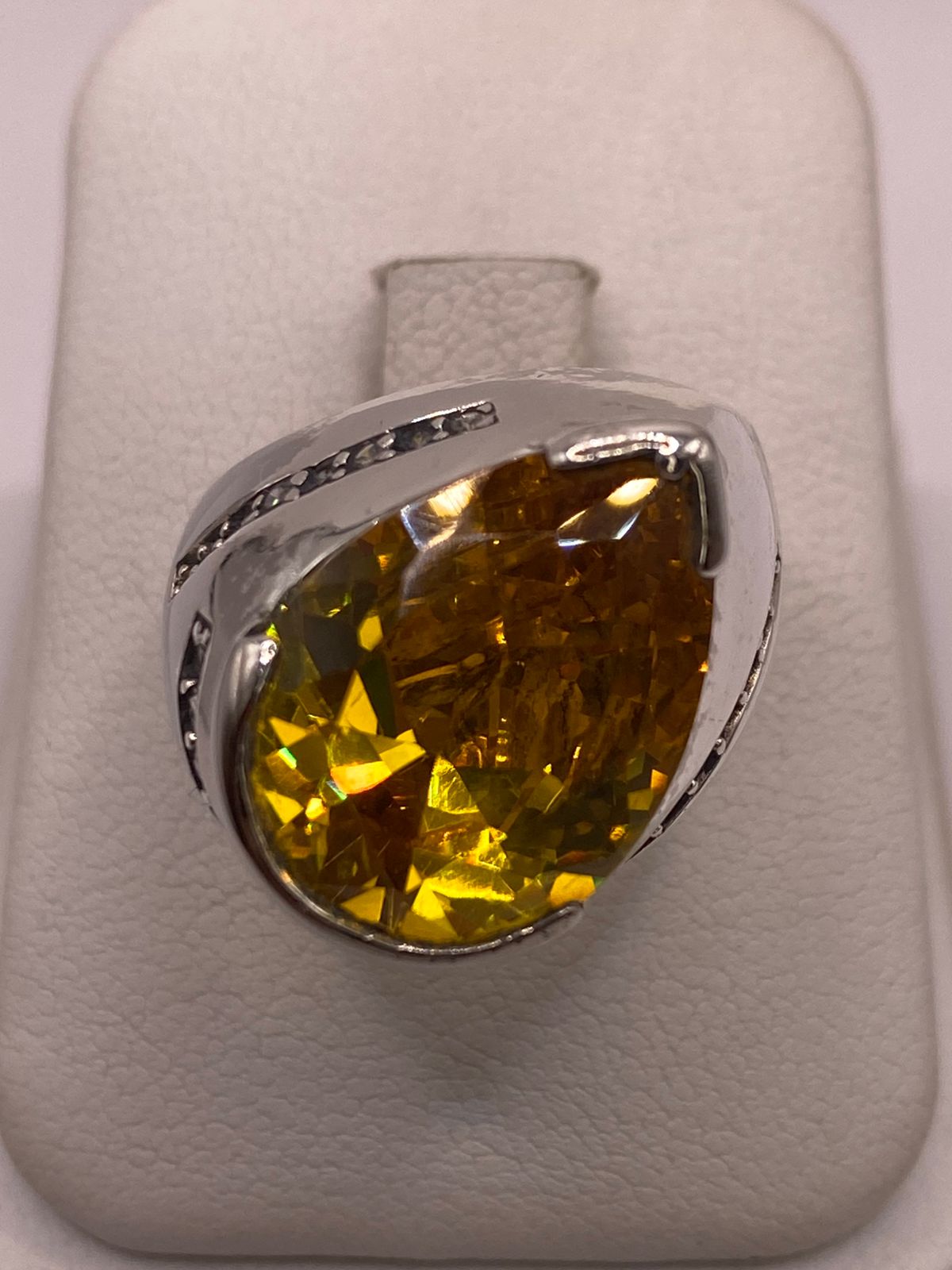 Anillo Moderno con Zirconia Amarilla Corte Gota en Plata Ley 925 — imagen 9
