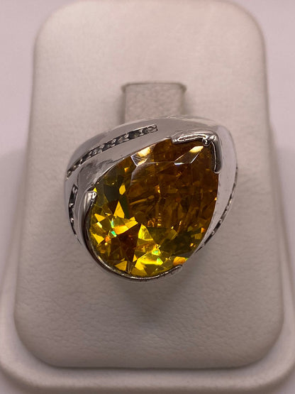 Anillo Moderno con Zirconia Amarilla Corte Gota en Plata Ley 925, vista posterior