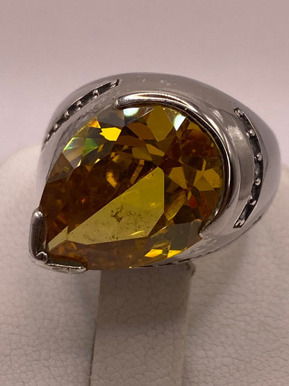 Anillo Moderno con Zirconia Amarilla Corte Gota en Plata Ley 925