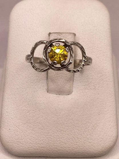 Anillo Moderno con Zirconia Amarilla en Plata 925, vista frontal
