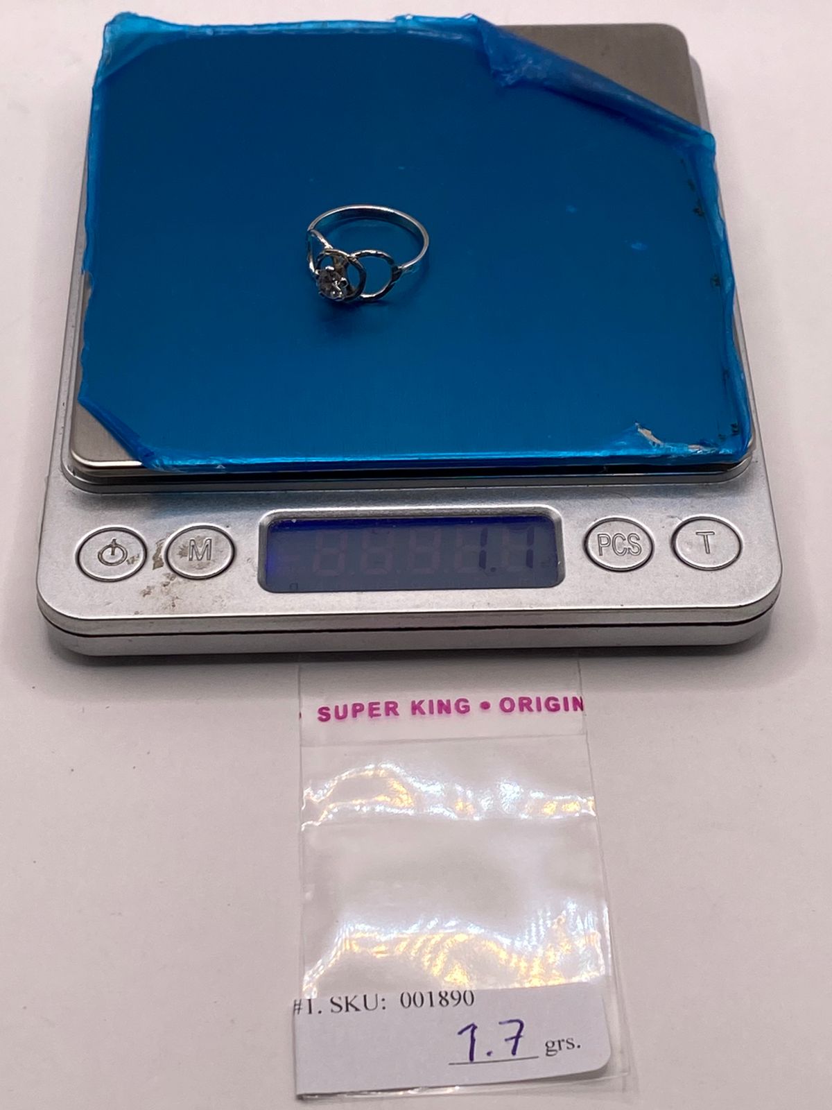 Anillo Moderno con Zirconia Brillante en Plata Ley 925, peso en gramos (báscula)
