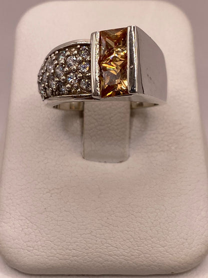 Anillo Moderno con Zirconia Color Champagne en Plata Ley 925, vista frontal