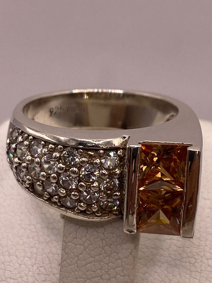 Anillo Moderno con Zirconia Color Champagne en Plata Ley 925, sello de autenticidad Plata Ley .925