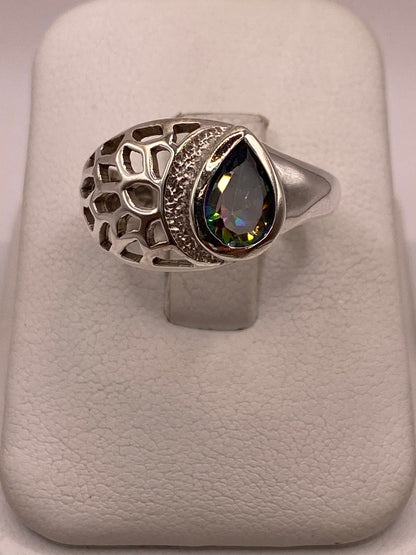 Anillo Moderno con Zirconia Iridiscente en Forma de Gota en Plata Ley 950, vista frontal