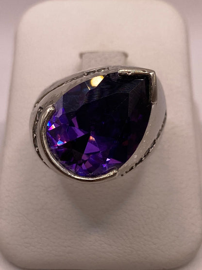 Anillo Moderno con Zirconia Morada en Plata Ley 925 — detalle de acabado