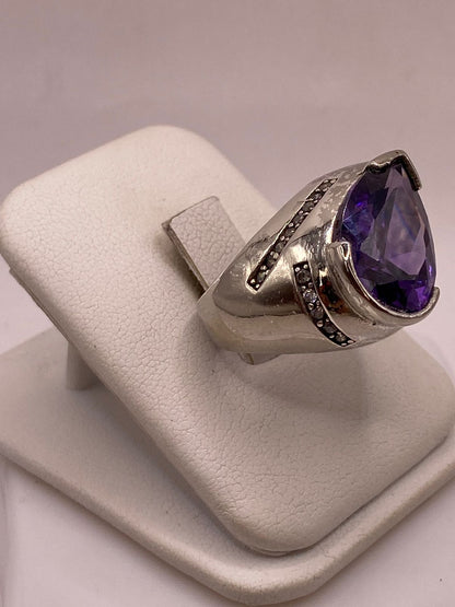 Anillo Moderno con Zirconia Morada en Plata Ley 925, vista lateral