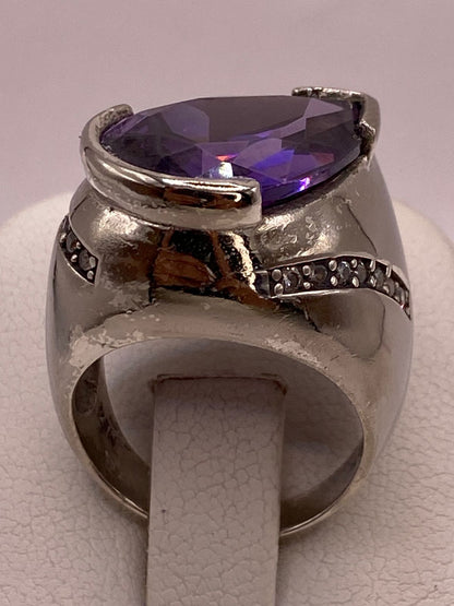 Anillo Moderno con Zirconia Morada en Plata Ley 925, sello de autenticidad Plata Ley .925
