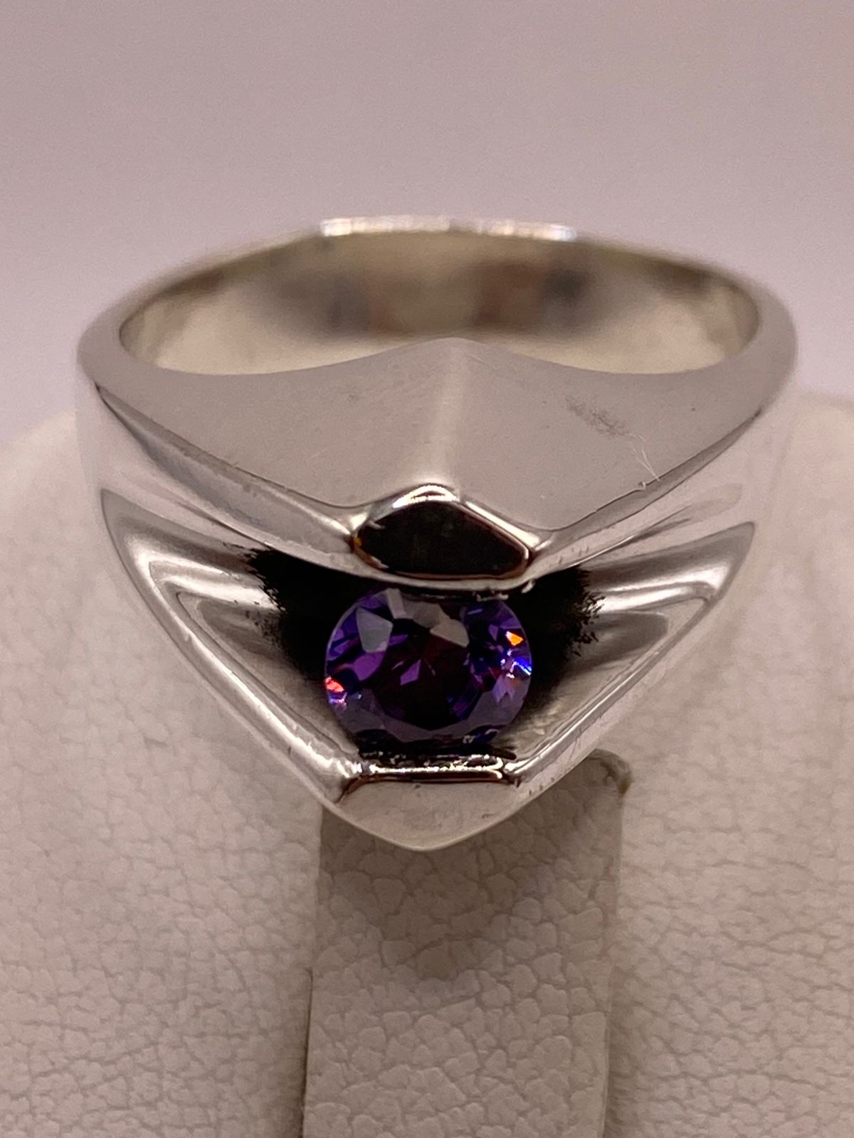 Anillo Moderno con Zirconia Morada en Plata Ley 925, vista superior