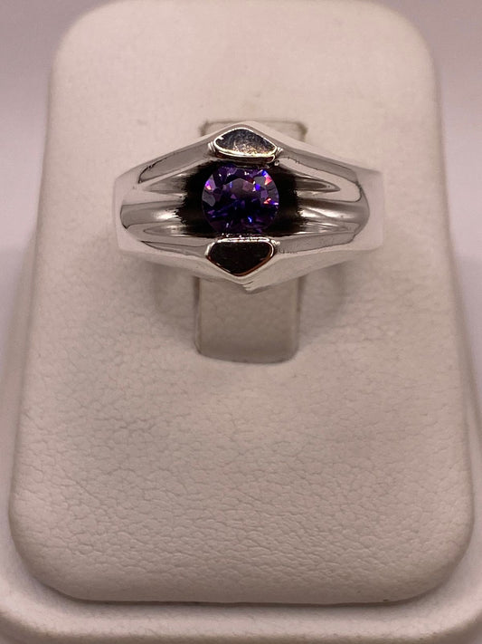 Anillo Moderno con Zirconia Morada en Plata Ley 925 — detalle de acabado