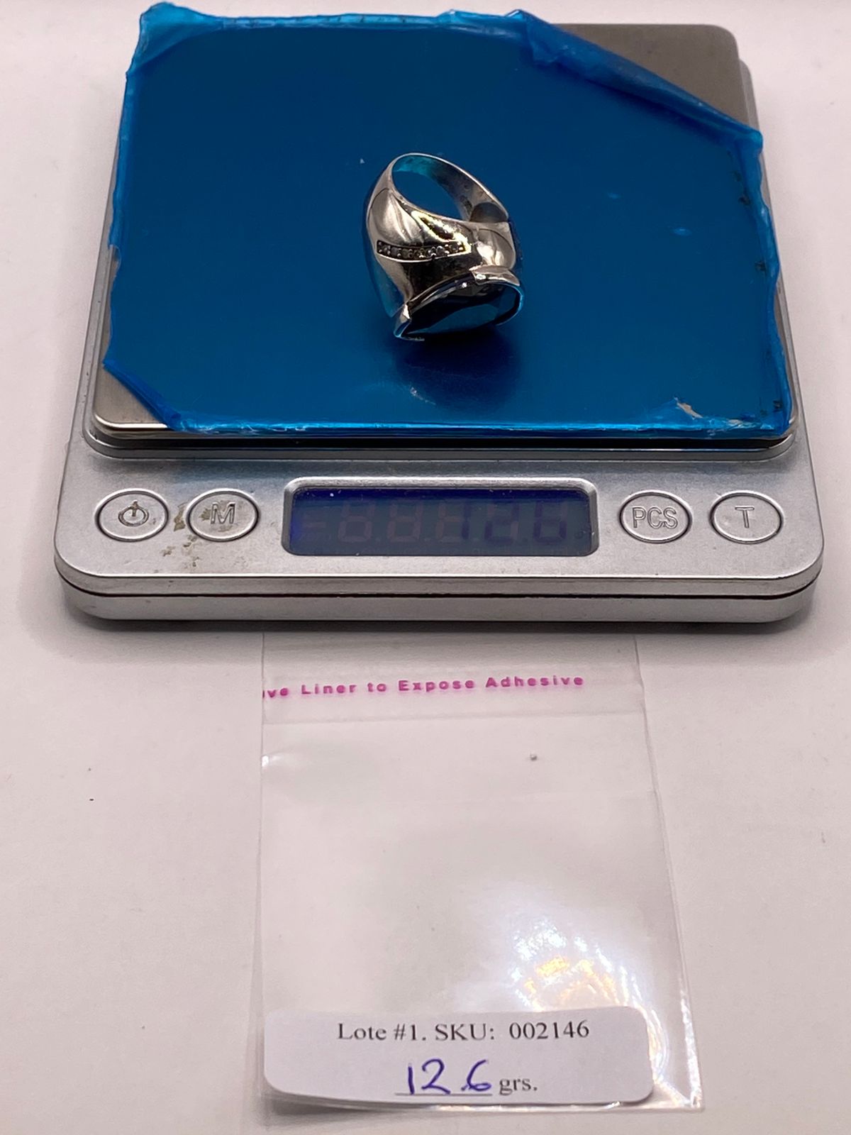 Anillo Moderno con Zirconia Negra Encorte Gota en Plata Ley 925, peso en gramos (báscula)