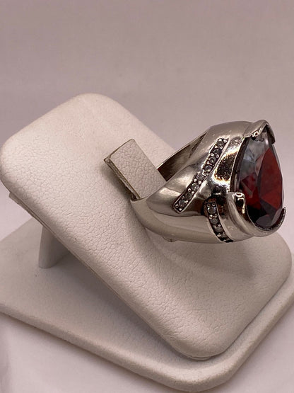 Anillo Moderno con Zirconia Rojo Oscuro Corte Gota en Plata Ley 925, vista frontal