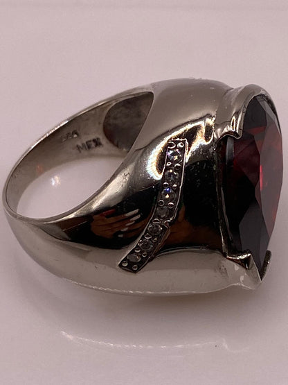 Anillo Moderno con Zirconia Rojo Oscuro Corte Gota en Plata Ley 925, sello de autenticidad Plata Ley .925